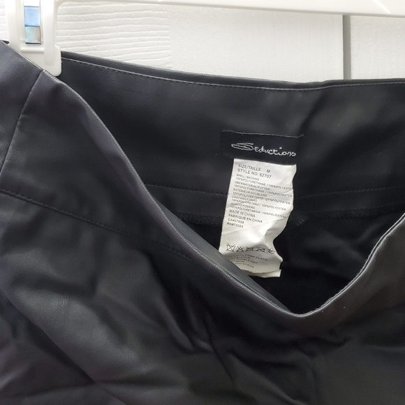 Mini skirt - Picture 2 of 2